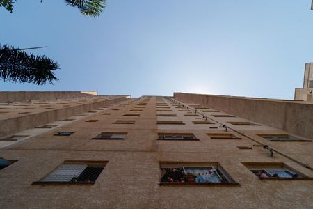 Apartamento à venda com 58m², 2 quartos e sem vaga Apartamento à venda com 58m², 2 quartos e sem vagaFachada