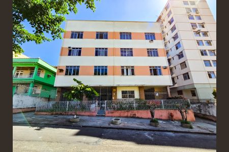 Apartamento à venda com 60m², 2 quartos e 1 vaga Apartamento à venda com 60m², 2 quartos e 1 vagaFachada