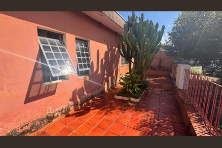 Casa à venda com 270m², 5 quartos e 12 vagas Casa à venda com 270m², 5 quartos e 12 vagasQuintal Frente Casa 1
