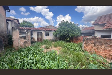 Casa à venda com 270m², 5 quartos e 12 vagas Casa à venda com 270m², 5 quartos e 12 vagasQuintal Fundos Casa 1
