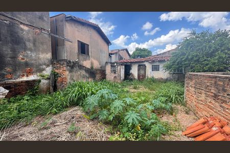 Casa à venda com 270m², 5 quartos e 12 vagas Casa à venda com 270m², 5 quartos e 12 vagasQuintal Fundos Casa 1