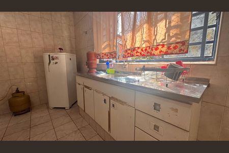 Casa à venda com 270m², 5 quartos e 12 vagas Casa à venda com 270m², 5 quartos e 12 vagasCozinha Casa 1