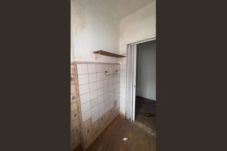 Casa à venda com 270m², 5 quartos e 12 vagas Casa à venda com 270m², 5 quartos e 12 vagasBanheiro Casa 2
