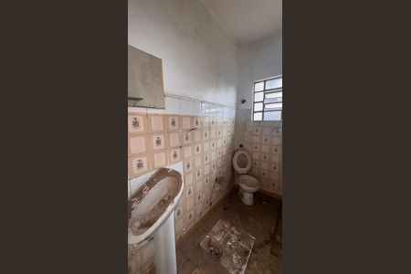 Casa à venda com 270m², 5 quartos e 12 vagas Casa à venda com 270m², 5 quartos e 12 vagasBanheiro Casa 2
