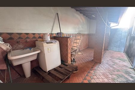 Casa à venda com 270m², 5 quartos e 12 vagas Casa à venda com 270m², 5 quartos e 12 vagasÁrea de Serviço Casa 1
