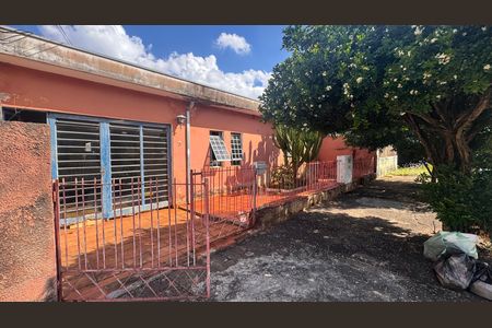 Casa à venda com 270m², 5 quartos e 12 vagas Casa à venda com 270m², 5 quartos e 12 vagasFachada