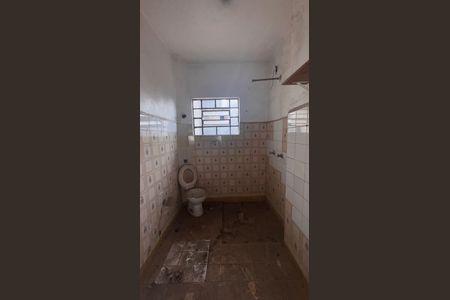 Casa à venda com 270m², 5 quartos e 12 vagas Casa à venda com 270m², 5 quartos e 12 vagasBanheiro Casa 2