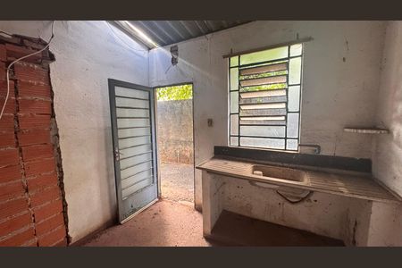 Casa à venda com 270m², 5 quartos e 12 vagas Casa à venda com 270m², 5 quartos e 12 vagasÁrea de Serviço Casa 2