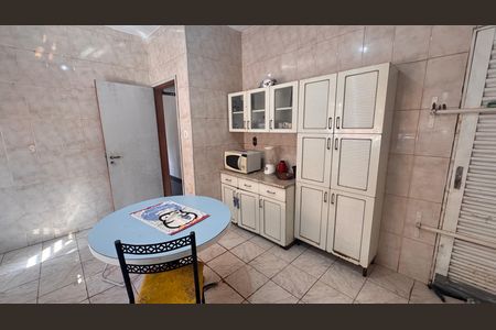 Casa à venda com 270m², 5 quartos e 12 vagas Casa à venda com 270m², 5 quartos e 12 vagasCozinha Casa 1
