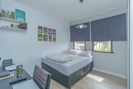 Casa à venda com 360m², 4 quartos e 4 vagas Casa à venda com 360m², 4 quartos e 4 vagasSuíte
