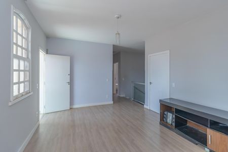 Casa à venda com 360m², 4 quartos e 4 vagas Casa à venda com 360m², 4 quartos e 4 vagasSala