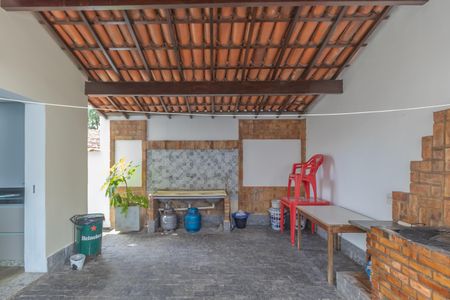 Casa à venda com 360m², 4 quartos e 4 vagas Casa à venda com 360m², 4 quartos e 4 vagasÁrea comum