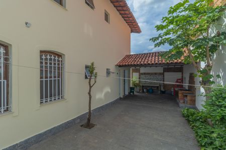 Casa à venda com 360m², 4 quartos e 4 vagas Casa à venda com 360m², 4 quartos e 4 vagasÁrea comum