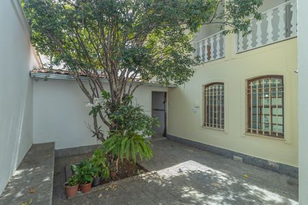 Casa à venda com 360m², 4 quartos e 4 vagas Casa à venda com 360m², 4 quartos e 4 vagasÁrea comum