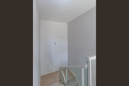 Casa à venda com 360m², 4 quartos e 4 vagas Casa à venda com 360m², 4 quartos e 4 vagasEscada