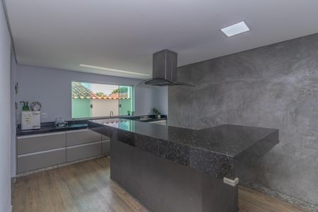 Casa à venda com 360m², 4 quartos e 4 vagas Casa à venda com 360m², 4 quartos e 4 vagasCozinha