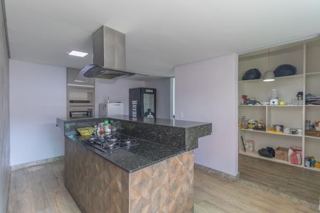 Casa à venda com 360m², 4 quartos e 4 vagas Casa à venda com 360m², 4 quartos e 4 vagasCozinha