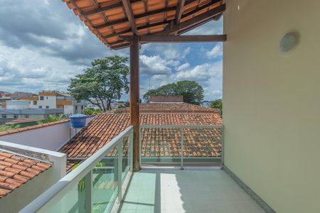 Casa à venda com 360m², 4 quartos e 4 vagas Casa à venda com 360m², 4 quartos e 4 vagasVaranda Sala