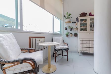 Apartamento à venda com 60m², 1 quarto e sem vaga Apartamento à venda com 60m², 1 quarto e sem vagaLiving