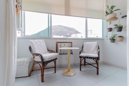 Apartamento à venda com 60m², 1 quarto e sem vaga Apartamento à venda com 60m², 1 quarto e sem vagaLiving