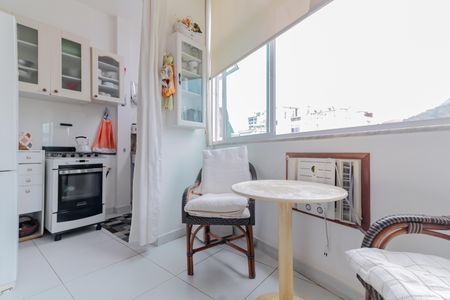 Apartamento à venda com 60m², 1 quarto e sem vaga Apartamento à venda com 60m², 1 quarto e sem vagaLiving