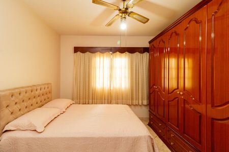 Casa à venda com 140m², 3 quartos e 2 vagasQuarto