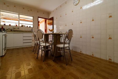 Casa à venda com 140m², 3 quartos e 2 vagasCozinha