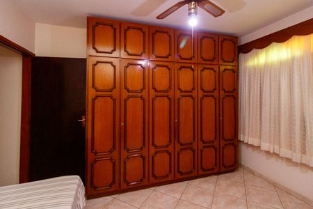 Casa à venda com 140m², 3 quartos e 2 vagasQuarto 2