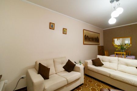 Casa à venda com 140m², 3 quartos e 2 vagasSala