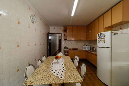 Casa à venda com 140m², 3 quartos e 2 vagasCozinha