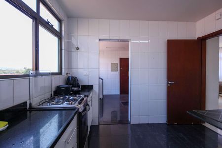 Apartamento à venda com 243m², 4 quartos e 2 vagas