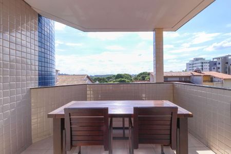 Apartamento à venda com 243m², 4 quartos e 2 vagas