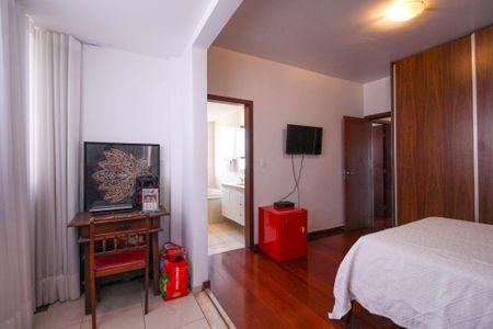 Apartamento à venda com 243m², 4 quartos e 2 vagas