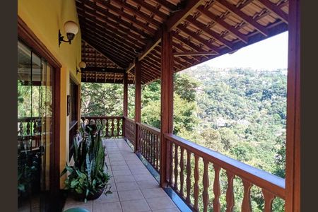 Casa de condomínio à venda com 486m², 4 quartos e sem vaga
