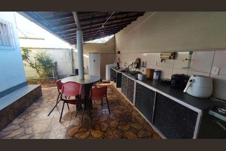 Casa à venda com 144m², 3 quartos e 2 vagas
