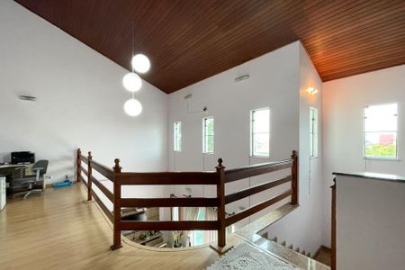 Casa à venda com 289m², 3 quartos e 2 vagas Casa à venda com 289m², 3 quartos e 2 vagasEscritório
