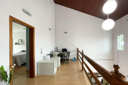 Casa à venda com 289m², 3 quartos e 2 vagas Casa à venda com 289m², 3 quartos e 2 vagasEscritório
