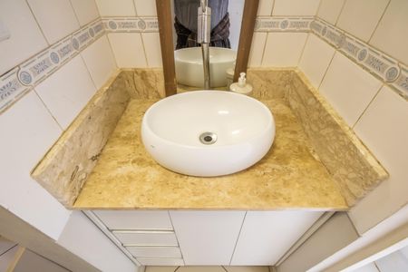 Apartamento à venda com 49m², 2 quartos e 1 vaga Apartamento à venda com 49m², 2 quartos e 1 vagaBanheiro