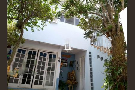 Casa à venda com 214m², 3 quartos e 4 vagas