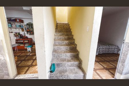 Casa à venda com 360m², 3 quartos e 2 vagasEscada