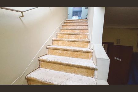 Casa à venda com 360m², 3 quartos e 2 vagasEscada