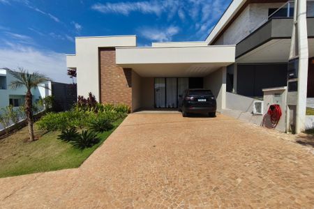 Casa de condomínio à venda com 201m², 4 quartos e 4 vagas Casa de condomínio à venda com 201m², 4 quartos e 4 vagasFachada