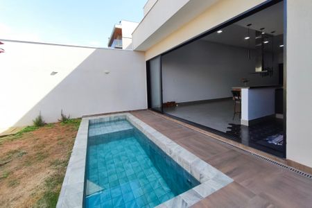 Casa de condomínio à venda com 201m², 4 quartos e 4 vagas Casa de condomínio à venda com 201m², 4 quartos e 4 vagasQuintal - Piscina