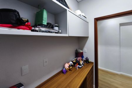 Casa de condomínio à venda com 201m², 4 quartos e 4 vagas Casa de condomínio à venda com 201m², 4 quartos e 4 vagasEscritório/Quarto