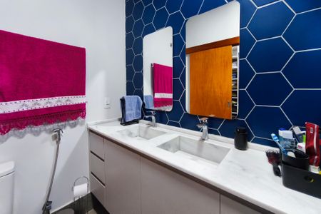 Casa de condomínio à venda com 201m², 4 quartos e 4 vagas Casa de condomínio à venda com 201m², 4 quartos e 4 vagasBanheiro da Suíte 3