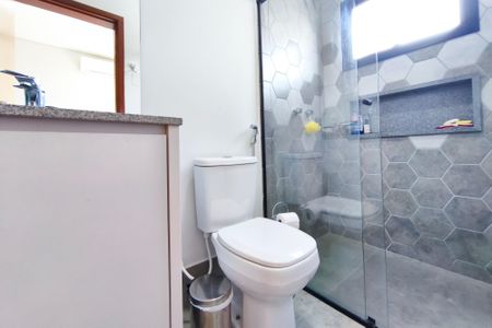 Casa de condomínio à venda com 201m², 4 quartos e 4 vagas Casa de condomínio à venda com 201m², 4 quartos e 4 vagasBanheiro da Suíte 2