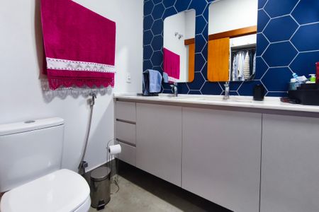 Casa de condomínio à venda com 201m², 4 quartos e 4 vagas Casa de condomínio à venda com 201m², 4 quartos e 4 vagasBanheiro da Suíte 3