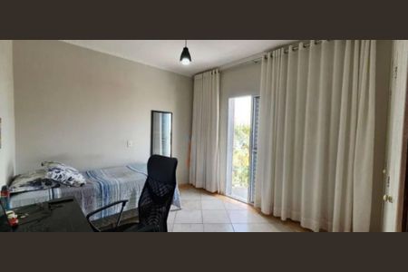 Casa à venda com 197m², 4 quartos e 2 vagasFoto 01