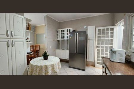 Casa à venda com 197m², 4 quartos e 2 vagasFoto 01