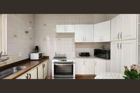 Casa à venda com 197m², 4 quartos e 2 vagasFoto 01